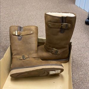 Ugg Size 9 Brown suede boots.
